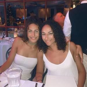 Meet your Posher, Dina